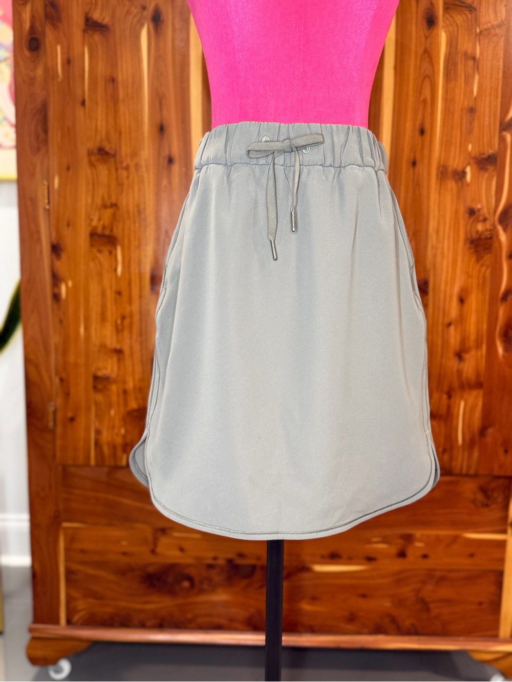 lululemon athletica On the Fly Drawstring Skirt in Sage Size 8